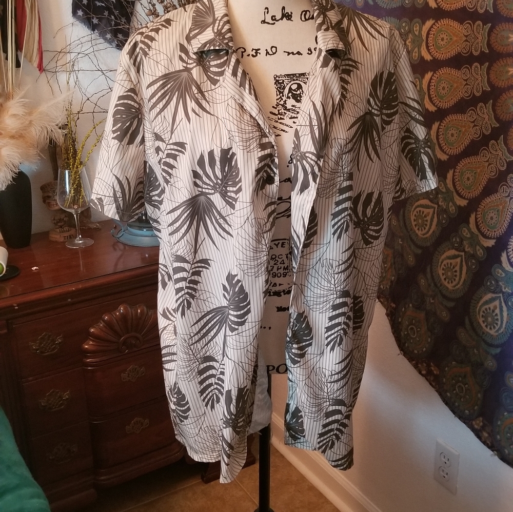 No name brand  Floral button-up short sleeve shirt